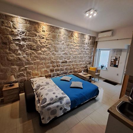 Studio Apartment Legcevic Kaštela 外观 照片