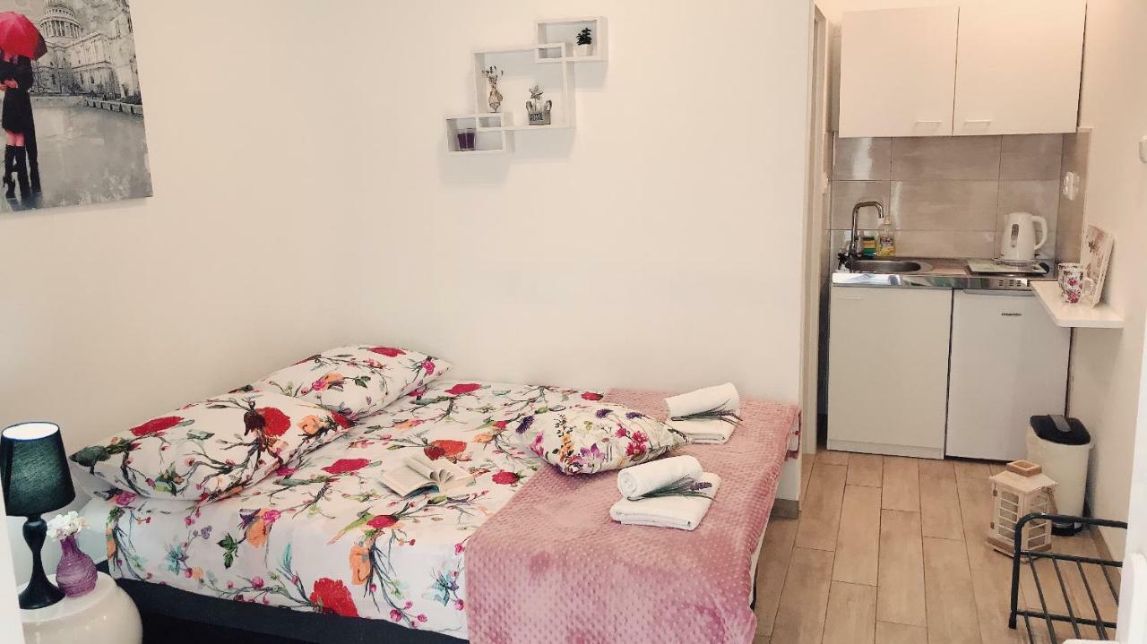 Studio Apartment Legcevic Kaštela 外观 照片