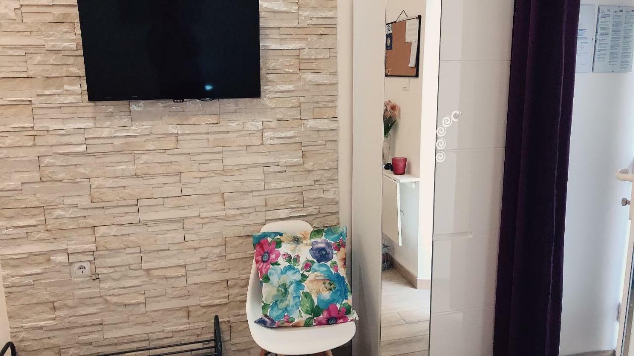Studio Apartment Legcevic Kaštela 外观 照片