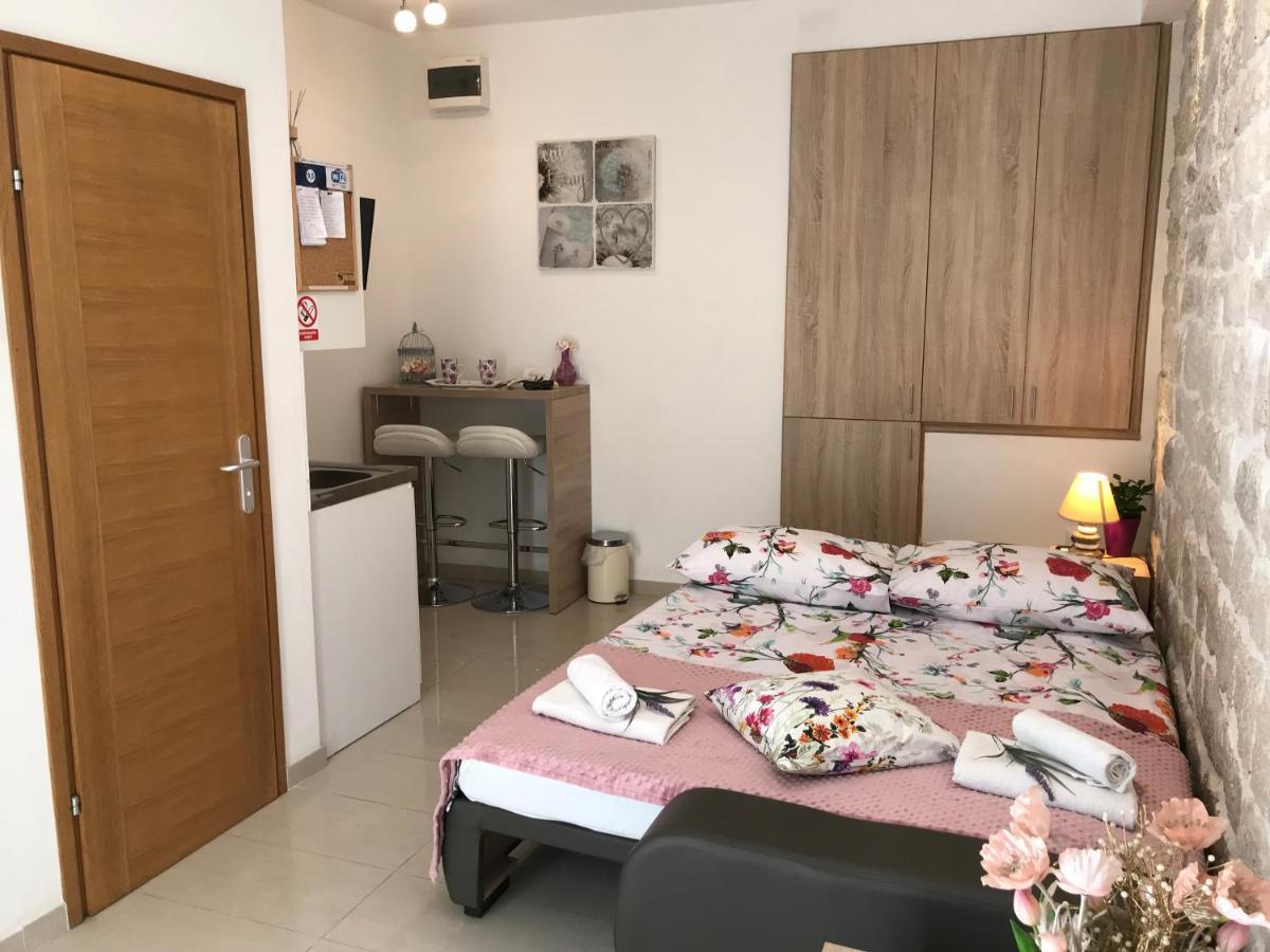 Studio Apartment Legcevic Kaštela 外观 照片